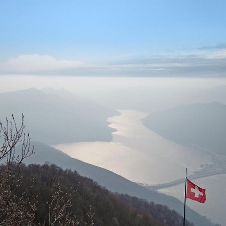 Appartement La Mansarda Di Eros E Tiziana à Lanzo dʼIntelvi Extérieur photo