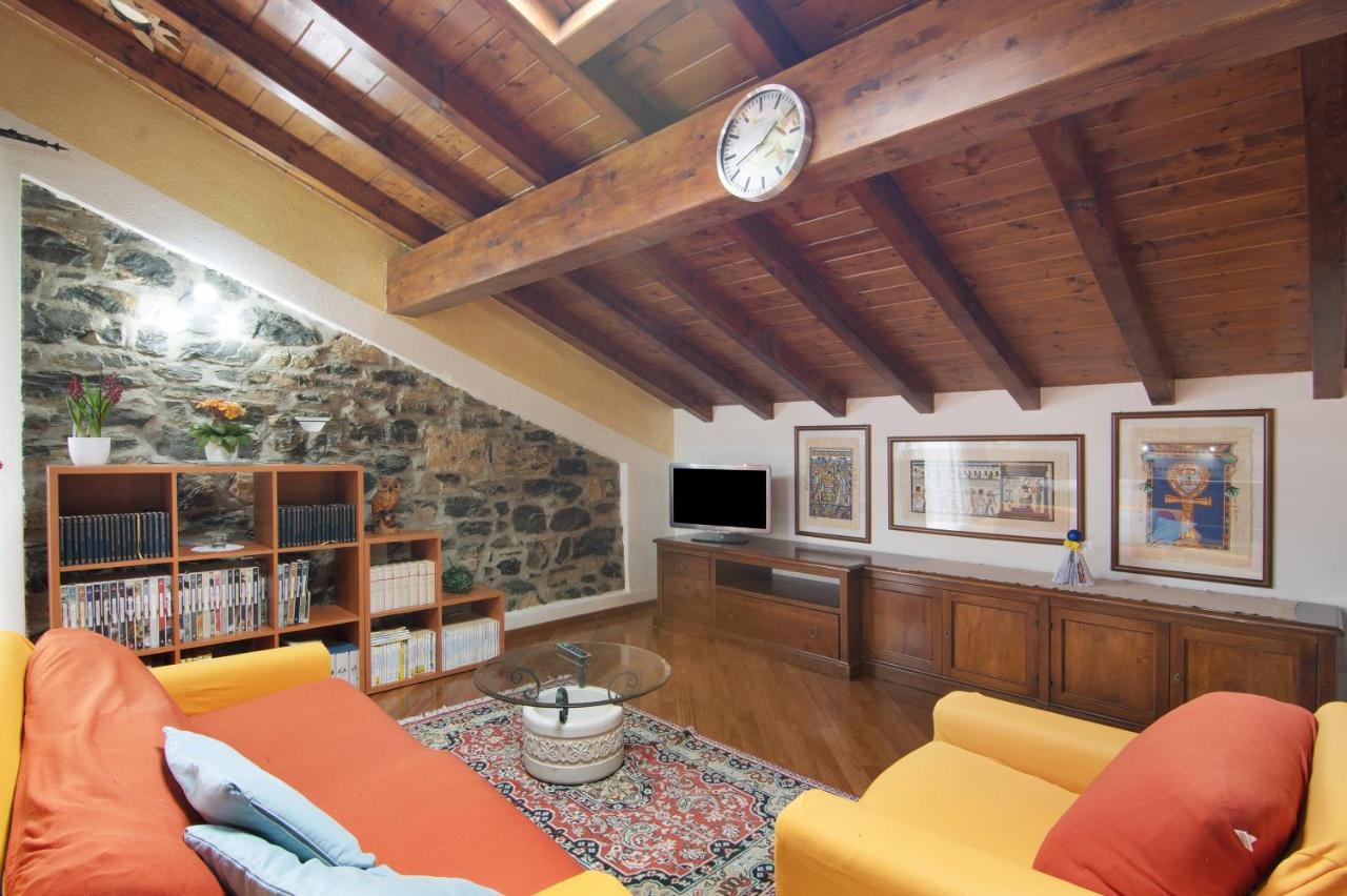 Appartement La Mansarda Di Eros E Tiziana à Lanzo dʼIntelvi Extérieur photo