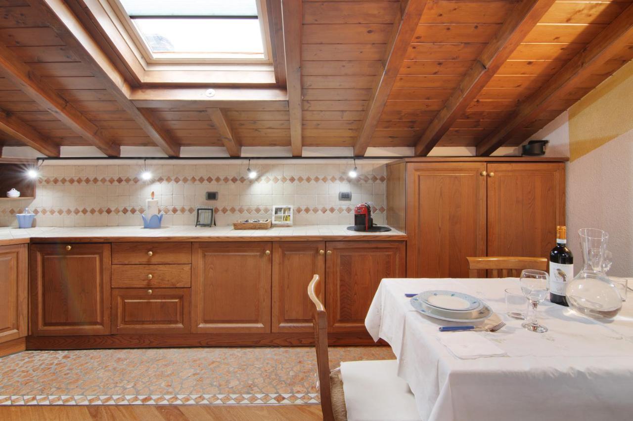 Appartement La Mansarda Di Eros E Tiziana à Lanzo dʼIntelvi Extérieur photo
