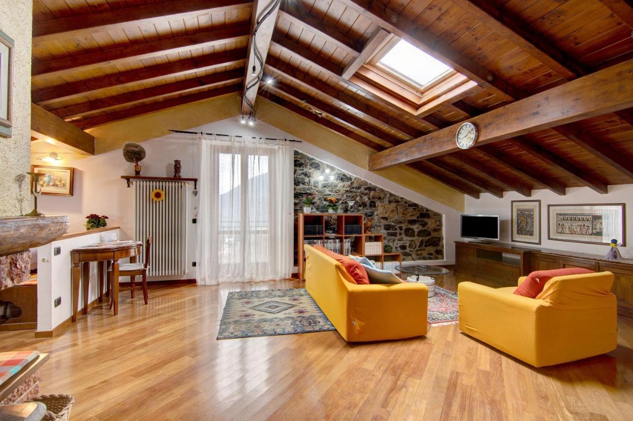 Appartement La Mansarda Di Eros E Tiziana à Lanzo dʼIntelvi Extérieur photo