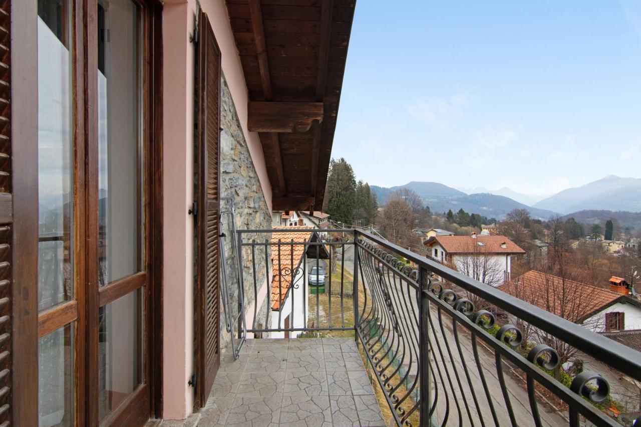 Appartement La Mansarda Di Eros E Tiziana à Lanzo dʼIntelvi Extérieur photo