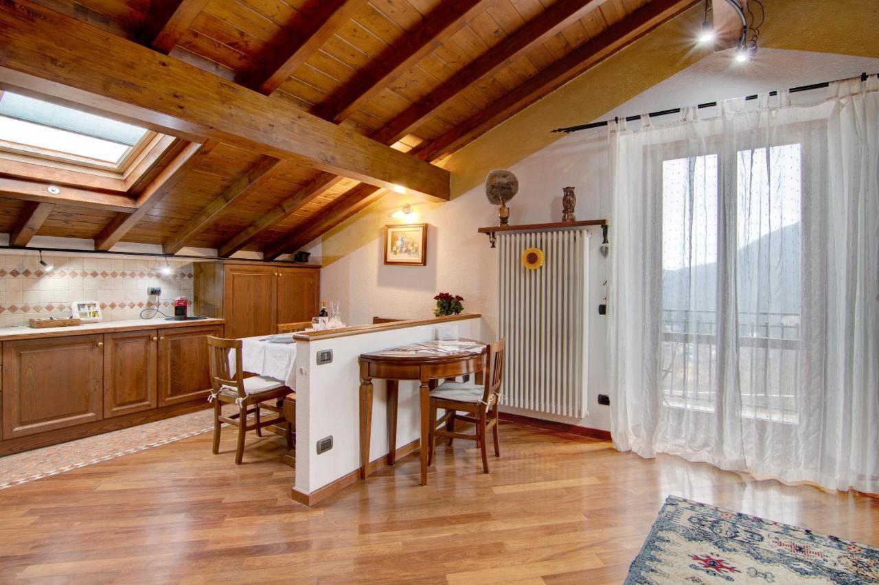 Appartement La Mansarda Di Eros E Tiziana à Lanzo dʼIntelvi Extérieur photo