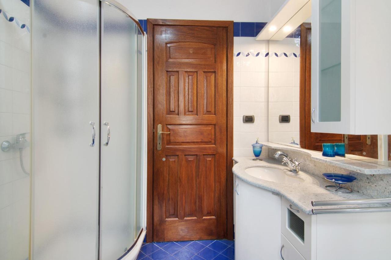Appartement La Mansarda Di Eros E Tiziana à Lanzo dʼIntelvi Extérieur photo