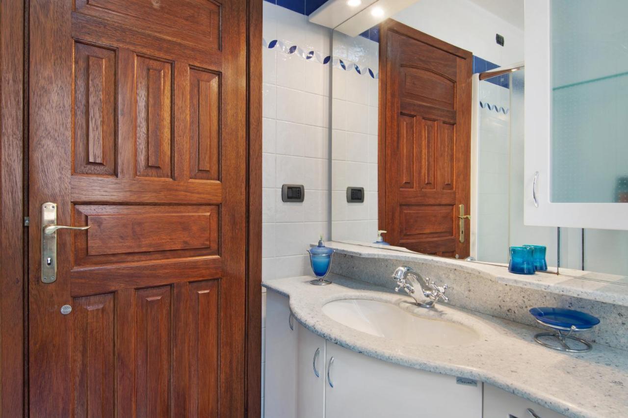 Appartement La Mansarda Di Eros E Tiziana à Lanzo dʼIntelvi Extérieur photo